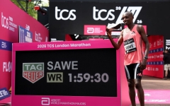 마라톤 '2시간의 벽' 깬 비결은?…"주 200㎞ 훈련에 빵·꿀 식단"