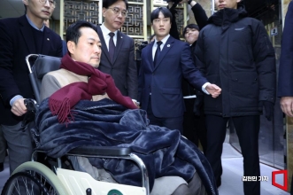 [포토] 장동혁, 단식 8일 만에 중단…"보다 긴 싸움 위해"