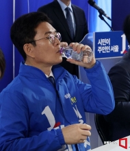 [포토] 물 마시는 정원오 후보