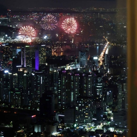 여의도 불꽃축제 명당 "얼마면 적당할까요?"