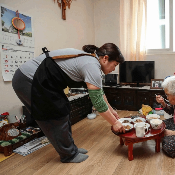 "퇴원 뒤 막막했는데…가사간병사가 날 또 살렸쥬"