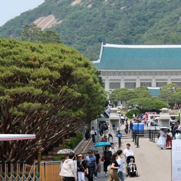 "청와대 볼 마지막 기회, 급히 올라왔어요"…전국에서 몰린 발걸음