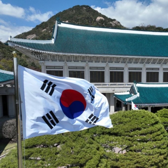 "청와대 관람 8월부터 안돼요"…'대통령 있는 청와대' 언제쯤?
