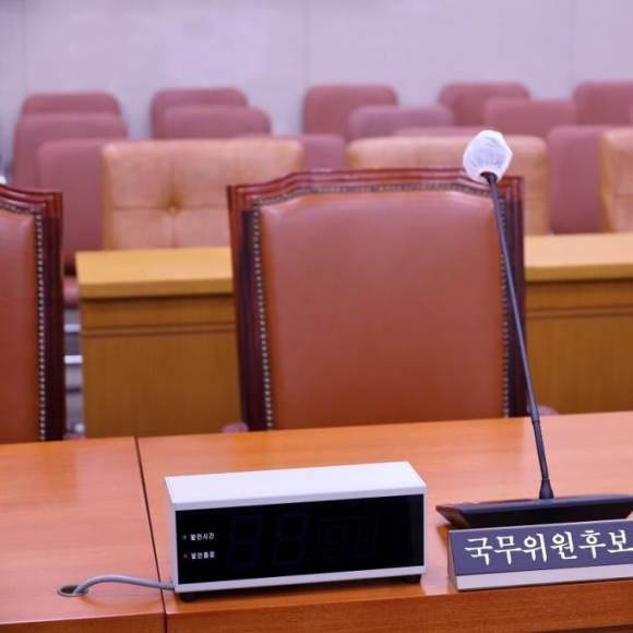 증인석 줄줄이 텅텅…'나홀로 청문회'가 대세?