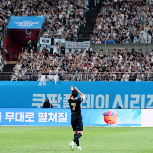 "내 축구 인생 안 끝났어"…곧 다음 편이 시작된다 [world photo]