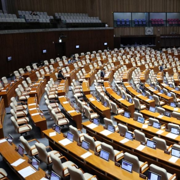 필리버스터, 규탄, 조롱…그리고 아무도 없었다