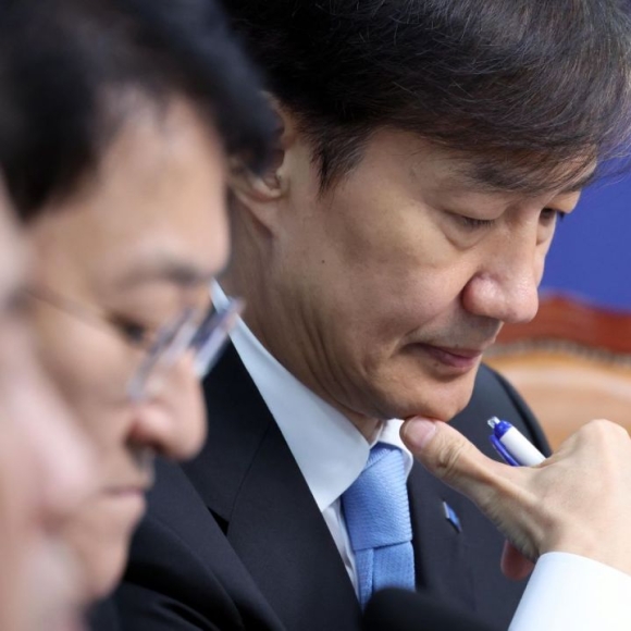 최악의 위기 혁신당…'창업자' 조국이 구할 수 있을까