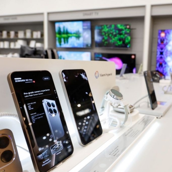 배터리 교체하려다 두달째 임대폰 신세…그냥 삼성폰 살걸