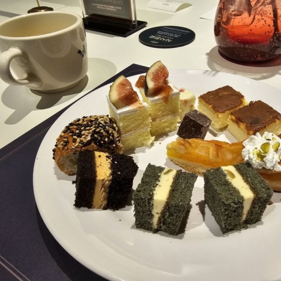 "9900원에 디저트 무제한…카페 대신 가요" 대학가 점령한 애슐리