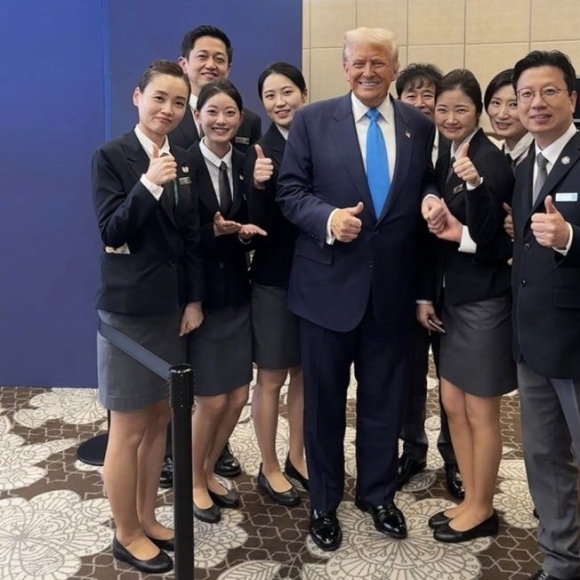 "치즈버거에 케첩 듬뿍"…힐튼호텔 룸서비스 주문한 트럼프