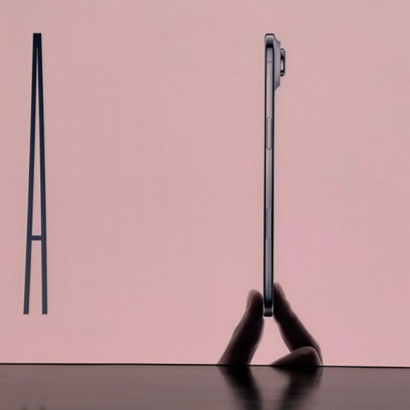 "Maybe This Isn't It..." Samsung and Apple to Compete with Foldables Next Year