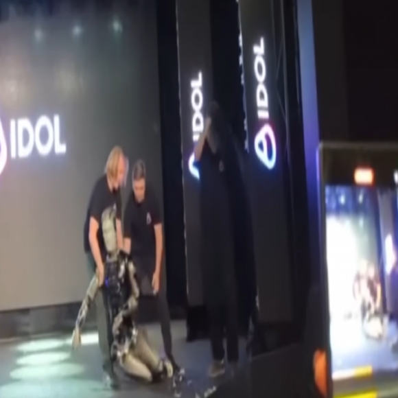 비틀비틀 '꽈당봇'…술 취했니