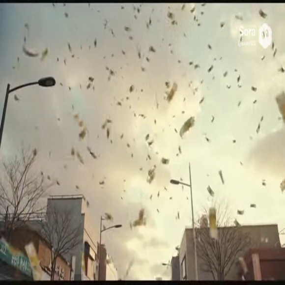 서울 한복판에 뿌려진 5만원 돈비, 주웠다가는…