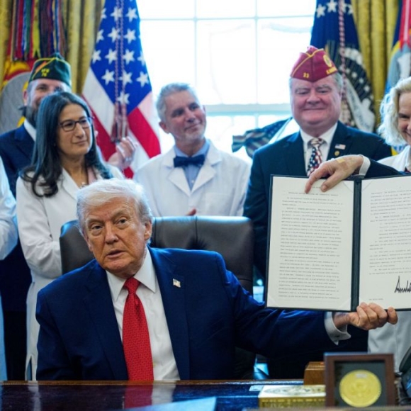 "마약은 대량살상무기"라면서…트럼프, 대마초 규제 완화