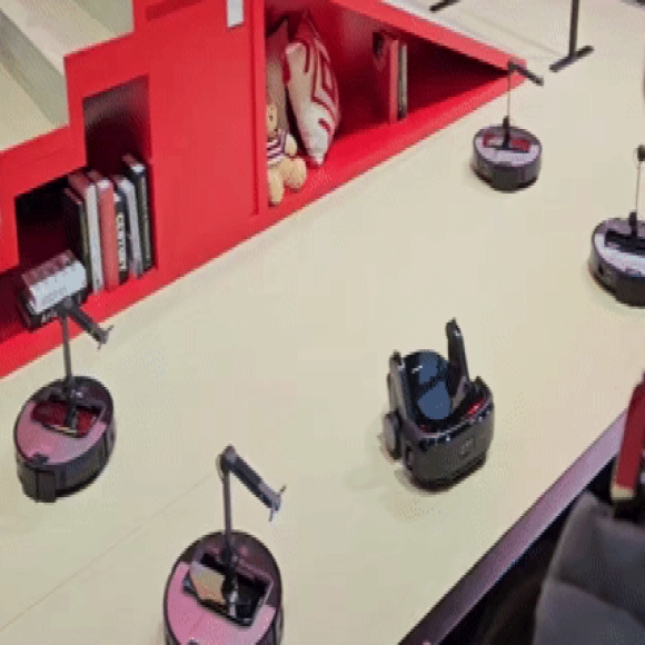 다리 달고 '빙그르르', 계단도 넘네…中 로봇청소기에 '깜짝'