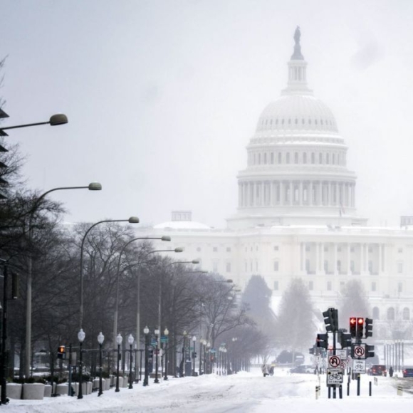美 초강력 눈폭풍에…하늘길 멈추고 난방비 치솟을듯