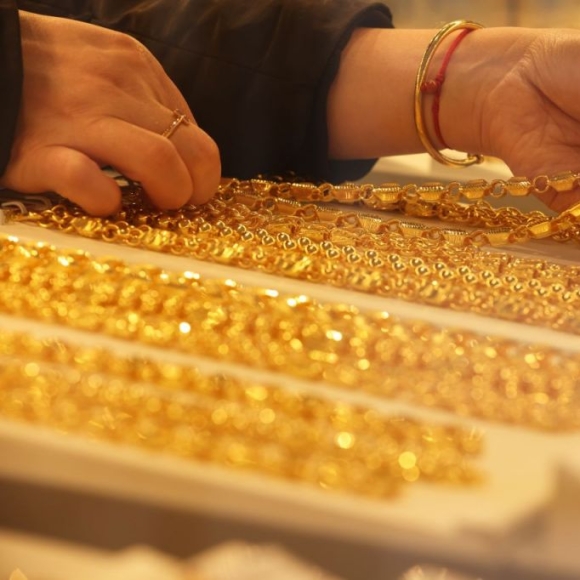 "Madam China" Drives Up Gold Prices... "Scooping Up One-Third of the World's Gold"