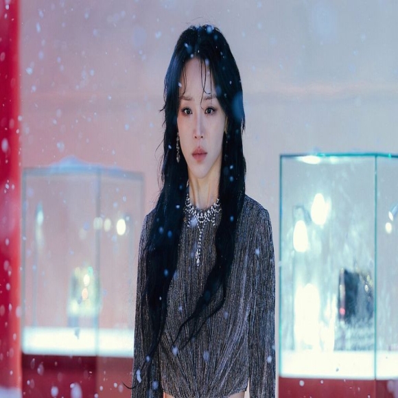 '진짜'는 버티기 힘든 세상…진실은 '가짜'가 돼서야 보였다  