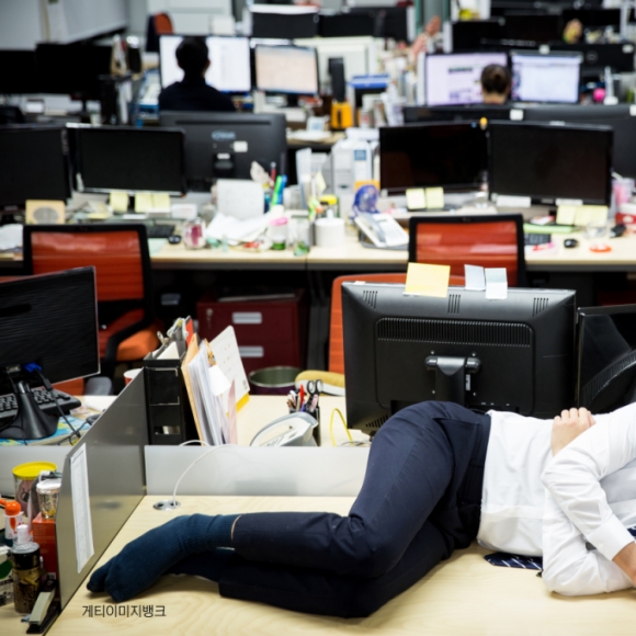 수당 안 주고 '공짜 야근' 시킨 회사 겨눈 칼날… 우리 회사는?