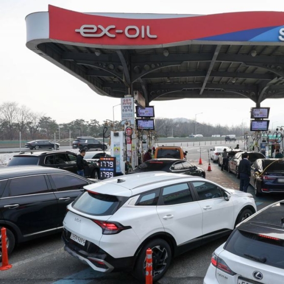 100달러 뚫은 국제유가에 "필요시 100조원 프로그램 적극 확대"