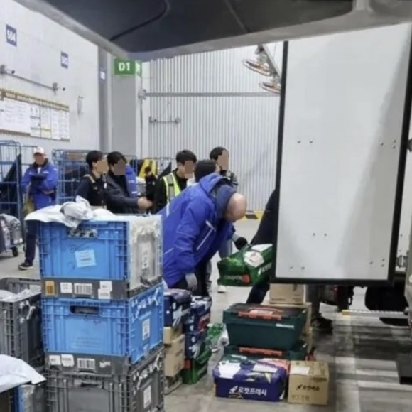 “대표님이 왜 거기서 나와~~~~~♬~♬~~”<br> ‘쿠팡맨’ 변신한 로저스, 새벽배송 뛰었다