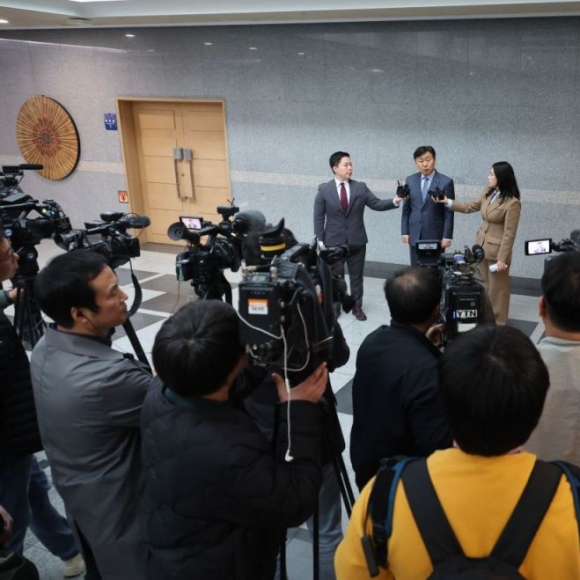 선거판 흔들리는 전북…'제명' 김관영 무소속 출마?