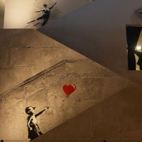 "돈은 불편해"…뒤늦게 알려졌다, 너무 유명한 억만장자의 '단돈 21만원' 결혼