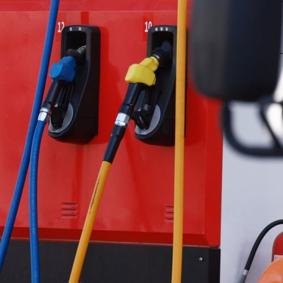 10원만 비싸도 손님 뚝-알뜰도 못 버텨… 최고가격제의 눈물