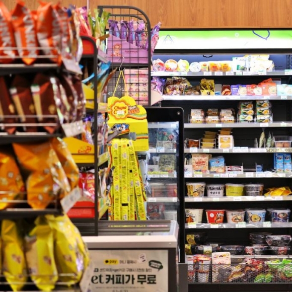 우리동네 편의점 라면값이 내렸어요