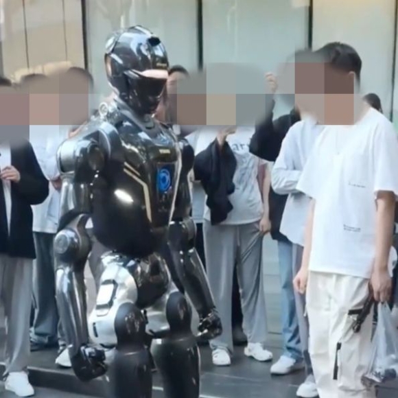 길거리 순찰하는 'T800'…"치안 맡겨도 될까?"