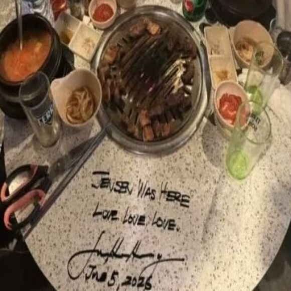 "재물 상징" "영구 보존"…'삼소 회동' 식당에 남겨진 젠슨황 사인