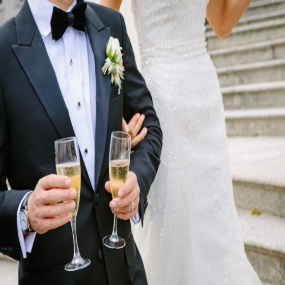 "With Buffet Prices Soaring, Should We Really Raise the Minimum Wedding Gift to 150,000 Won?"