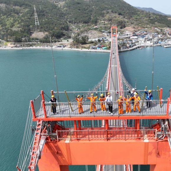 This Fall... Shall We Walk Together Over the Namhae Sea?