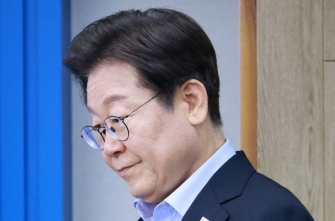 "가만히 있으니 진짜 가마니인 줄" 李대통령, '전략적 침묵' 선택한 이유