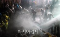 "시위진압 물대포에 소화전 사용 안돼"…서울시vs경찰 갈등 심화