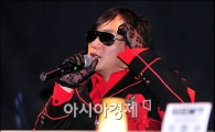 신해철 학원광고, '수익활동'이냐 '풍자'냐 '알쏭달쏭'