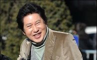 [포토]김용건 '늦은 만큼 더 행복하세요~'