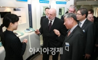 라트비아 총리, 삼성전자 수원사업장 방문