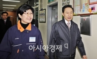 [포토뉴스] 보건복지부 콜센터 찾은 이 대통령