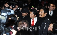 [포토]주윤발 '인기, 죽지 않아' 북적이는 인천공항