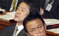 日자민당, '아소 흠집내기'.. 자진사퇴 압력?