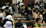 동작구청 교복 나눔장터 북적