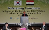 [포토뉴스]인사말하는 이라크 대통령