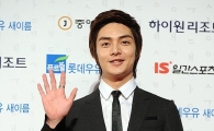 '꽃남' 김준, 김경민의 엽기 의상 입고 패션쇼