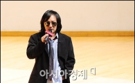 생일맞은 신해철 "세월이 흘러도 무딘 칼이 되긴 싫다"