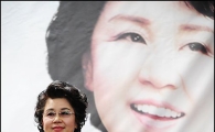 심수봉, "30주년 기념 앨범에 북한노래 삽입"