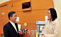 [포토] "30분 일찍 올수 있어 좋습니다"