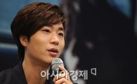 조성모 '출발드림팀' 촬영 중 왼쪽 발목 골절 '수술 중'