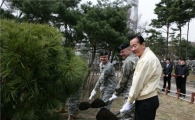 용산구, 미 8군 등과 함께 효창공원서 식목행사 가져