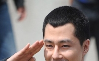 [동영상]톱스타 조인성, 6일 공군교육사령부 '입소'